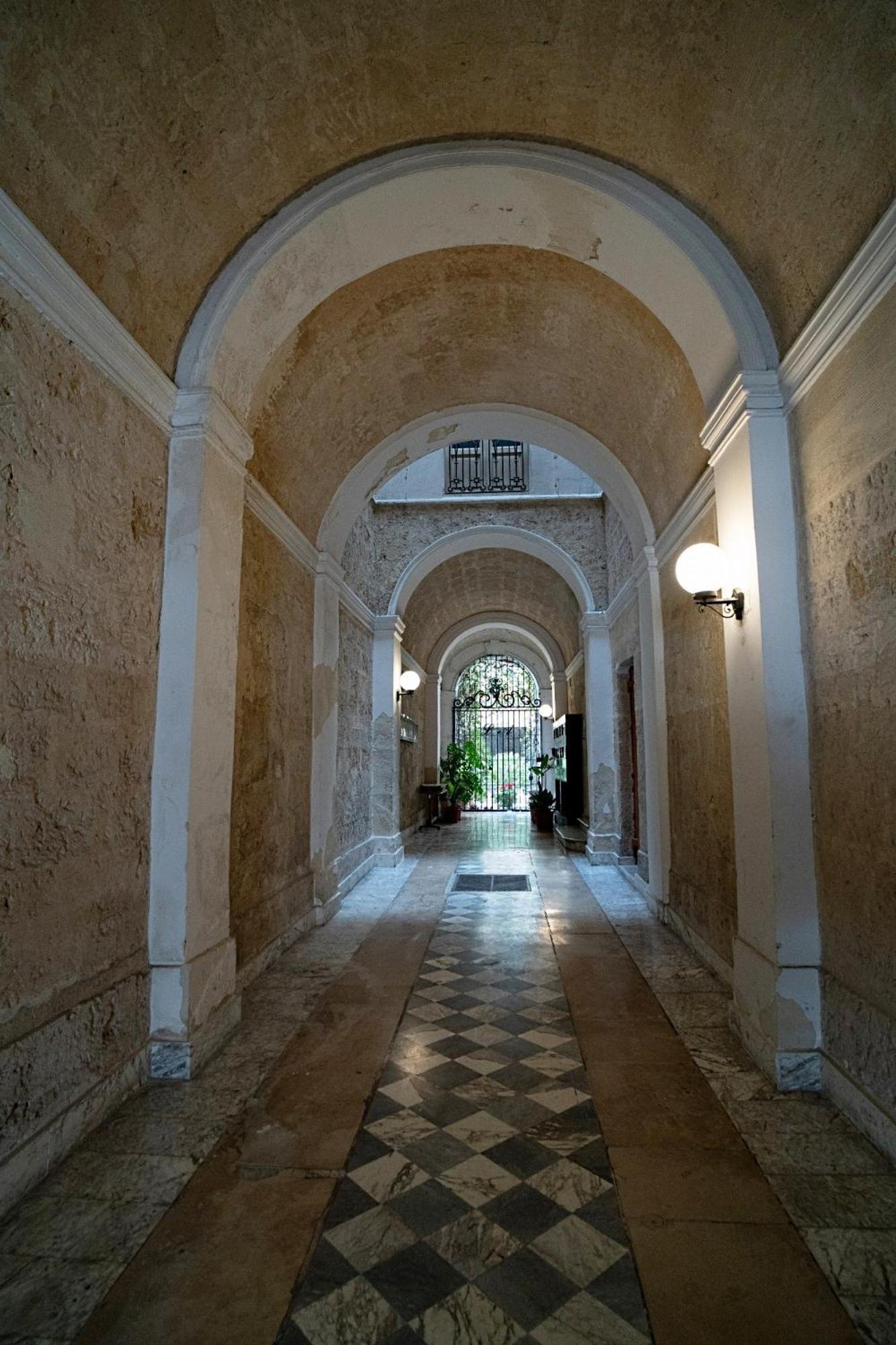 Вилла Leitmotiv Ospitality House Бари Экстерьер фото